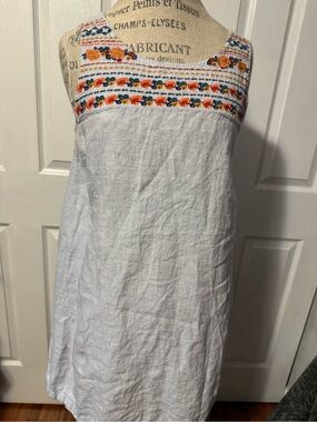 C&C California Medium White Blue Linen Midi Dress with Floral Embroidery